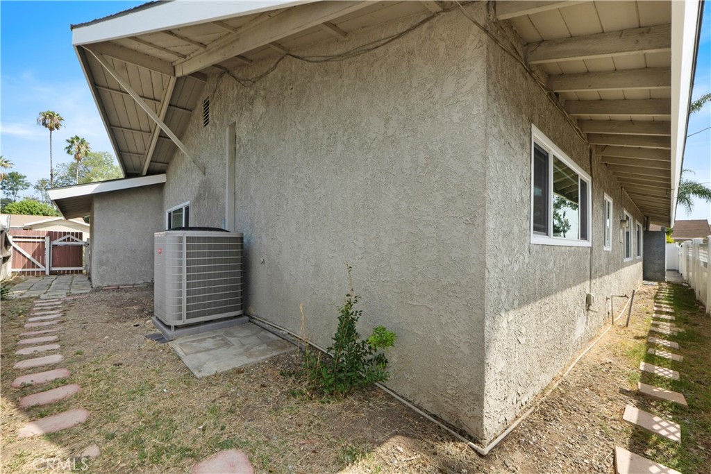 1612 W Brookdale Place Property Photo 29