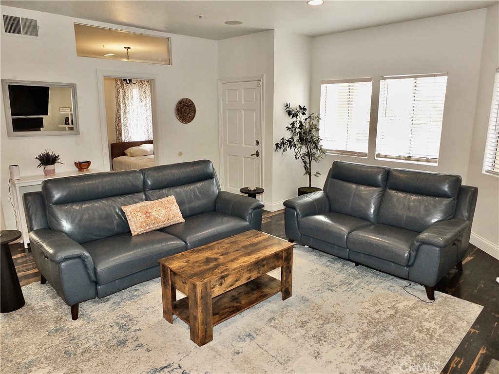 16912 Sims 103 Property Photo 6