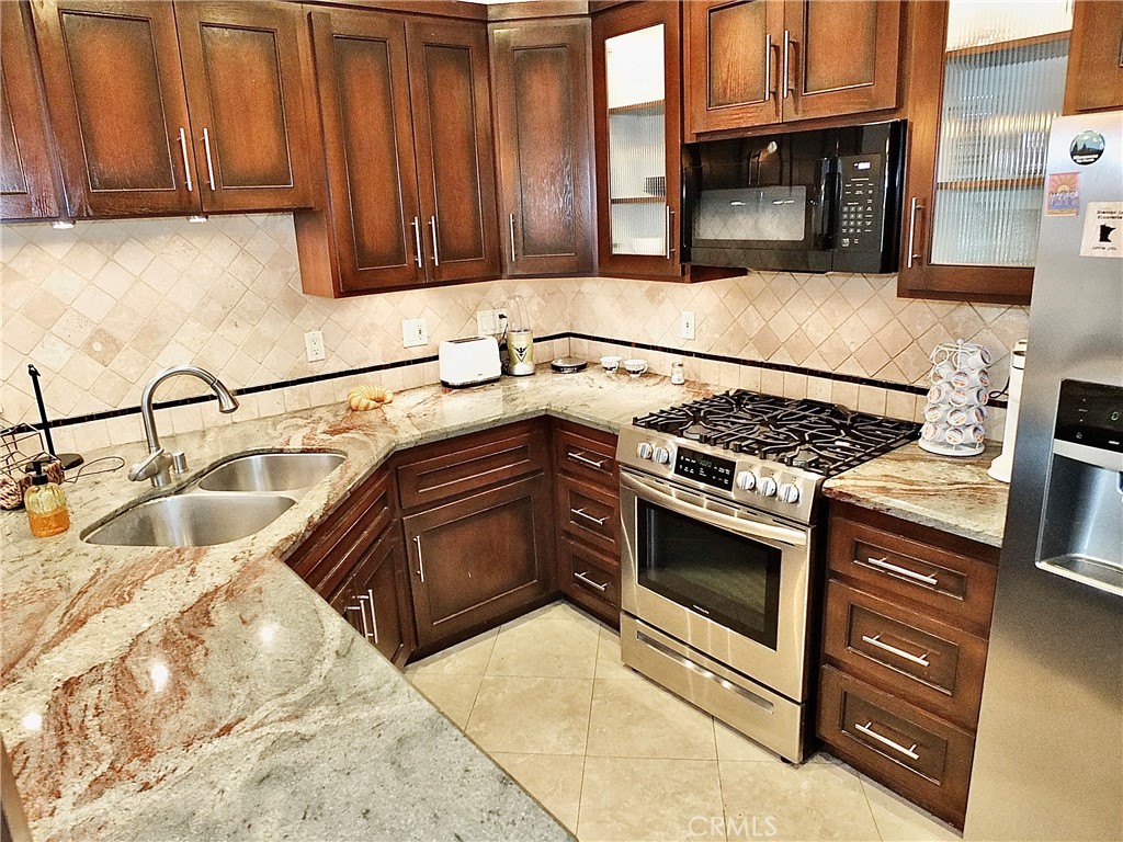 16912 Sims 103 Property Photo 20