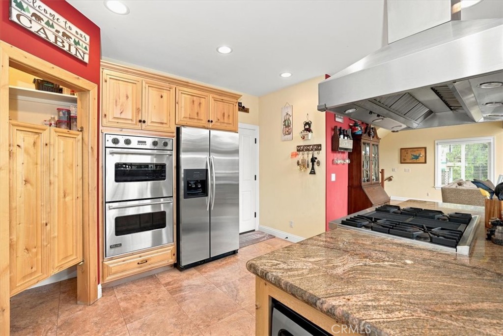 649 Sutter Property Photo 8