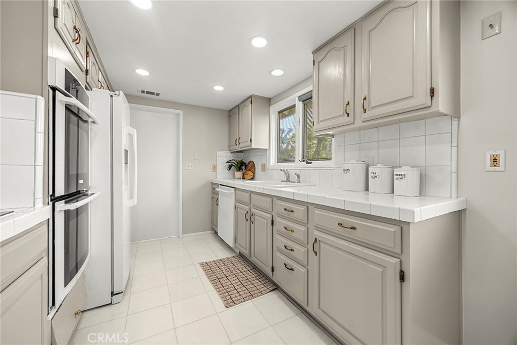 201 Barcelona Property Photo 15