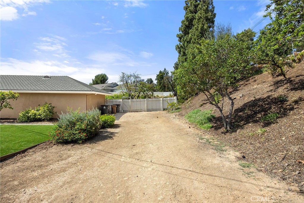1034 Verona Property Photo 38