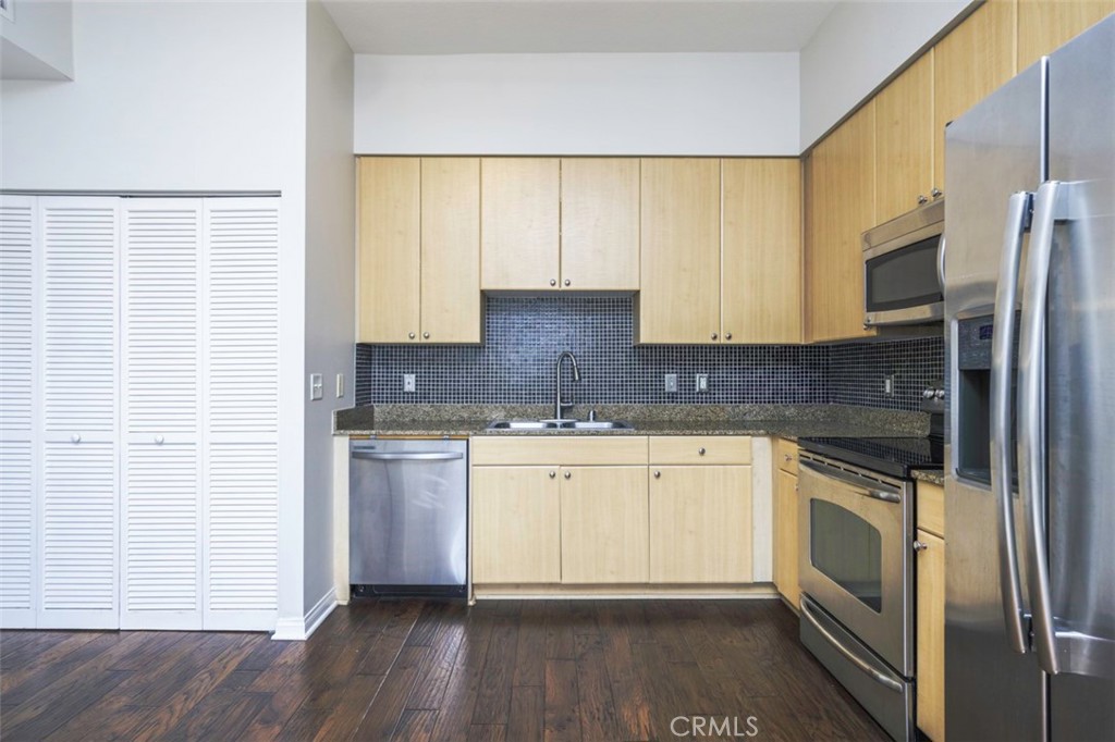 388 E Ocean Boulevard 1415 Property Photo 3