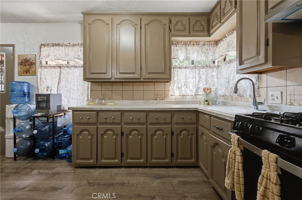 12738 Farnell Property Photo 6