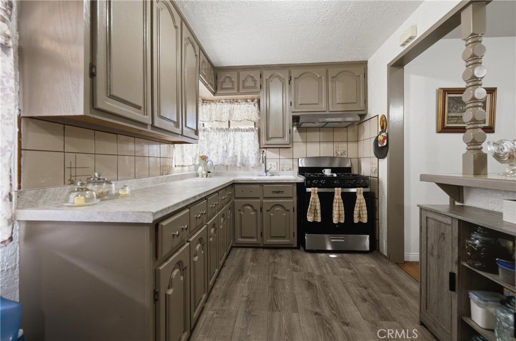 12738 Farnell Property Photo 7
