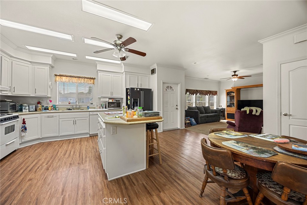 10909 Leland Ave Property Photo 6