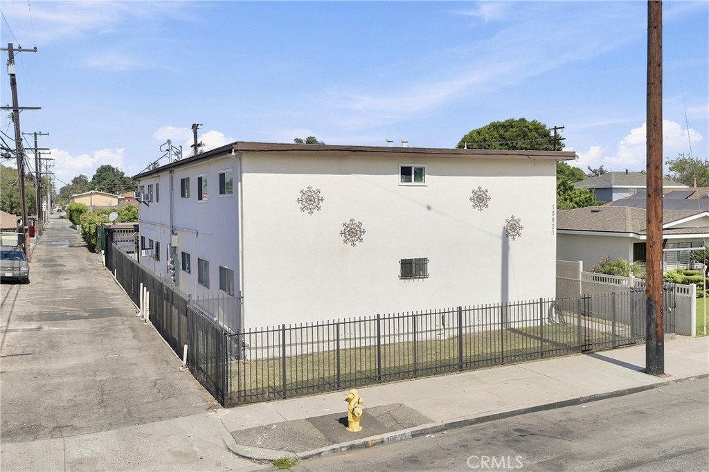10621 San Carlos Property Photo 1