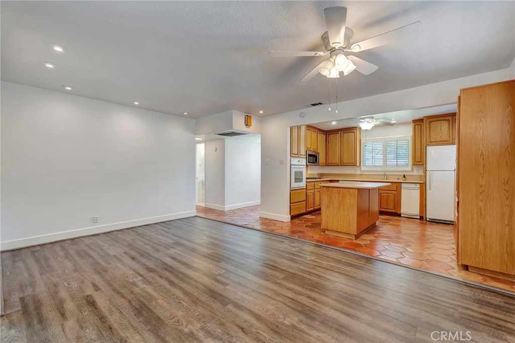 3464 Iroquois Property Photo 5