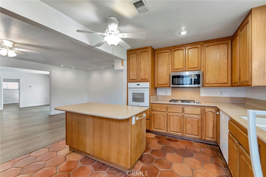 3464 Iroquois Property Photo 9