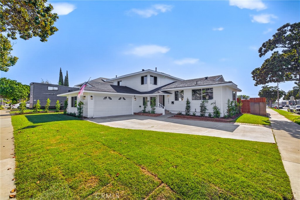 1482 N Grand Property Photo 3