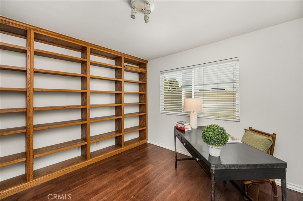 489 S Wrightwood Street Property Photo 27