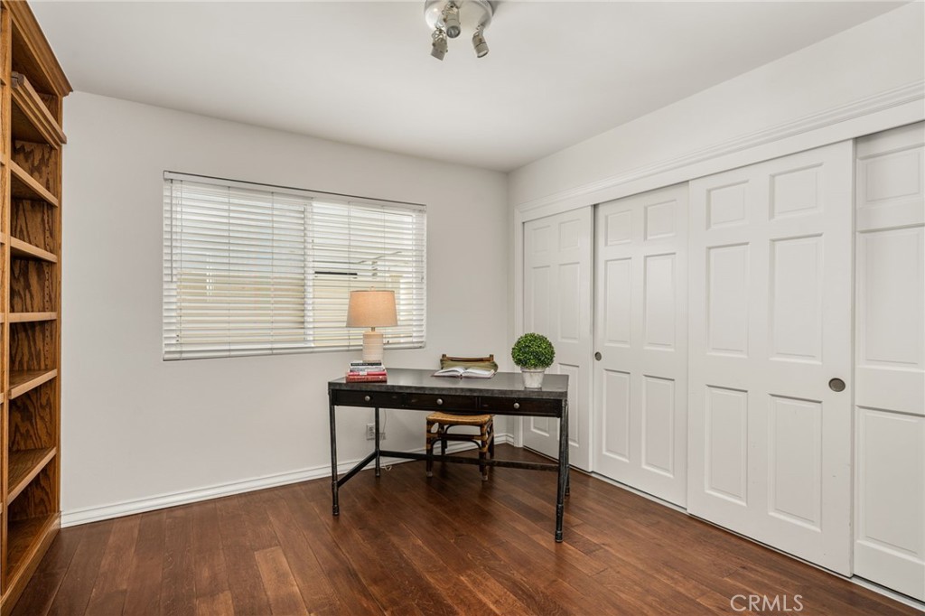489 S Wrightwood Street Property Photo 28
