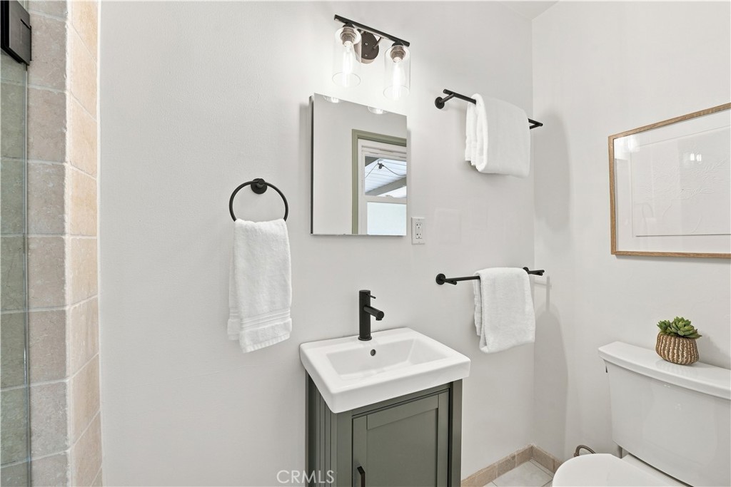 528 W Burnett Property Photo 13