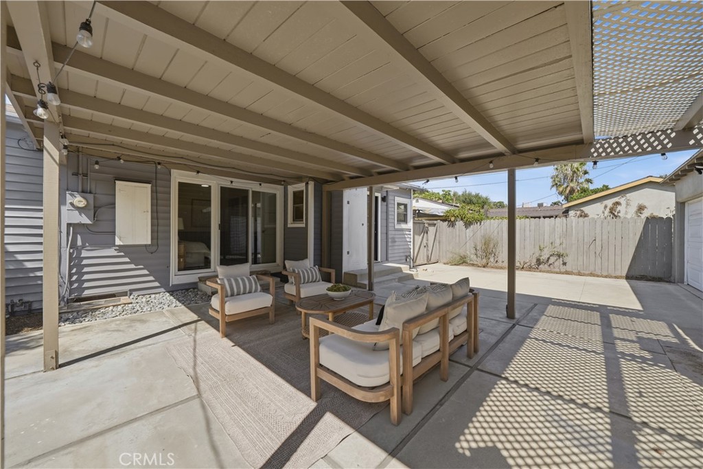 528 W Burnett Property Photo 23