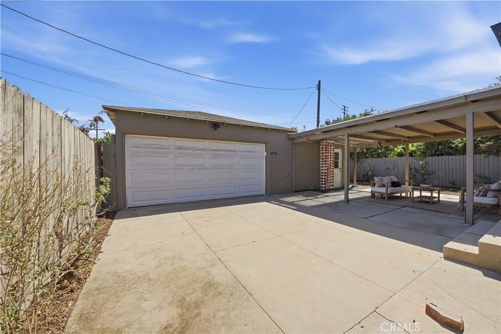 528 W Burnett Property Photo 25