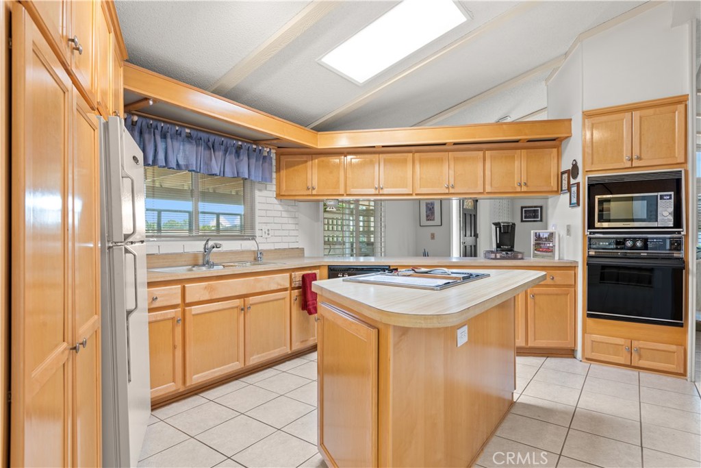 5200 Irvine Boulevard 179 Property Photo 17