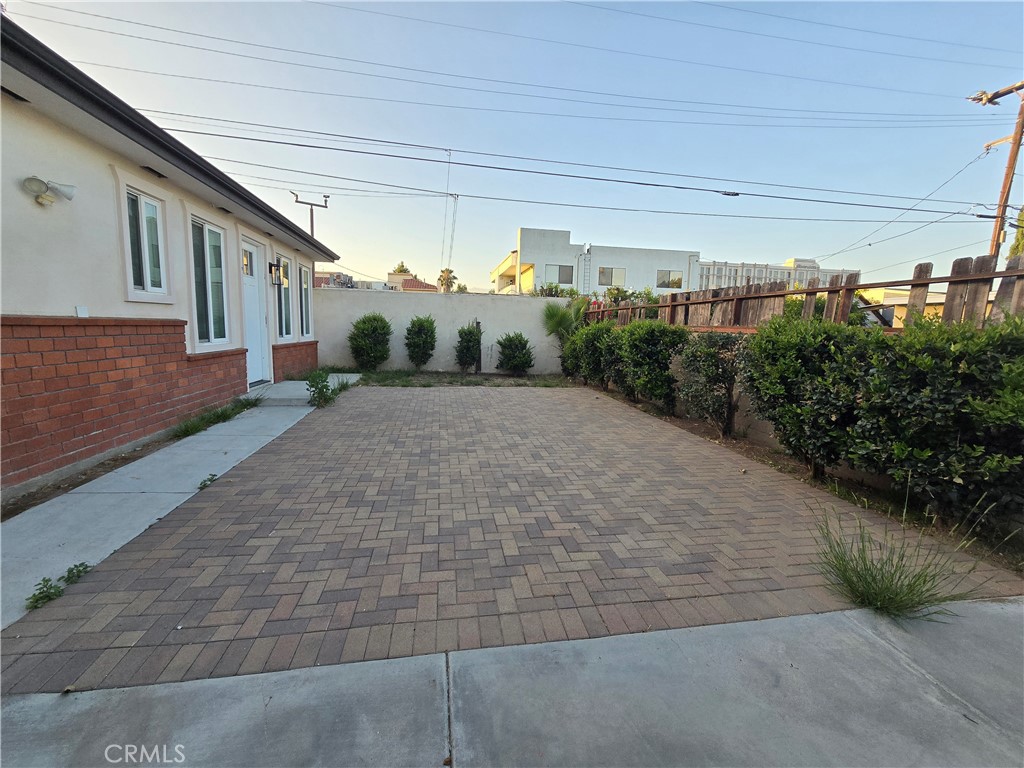 205 E Bencamp Property Photo 3