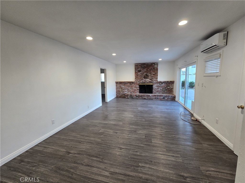 205 E Bencamp Property Photo 4