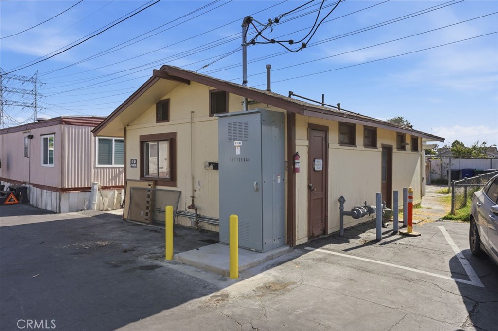 8647 Cedar St Property Photo 4