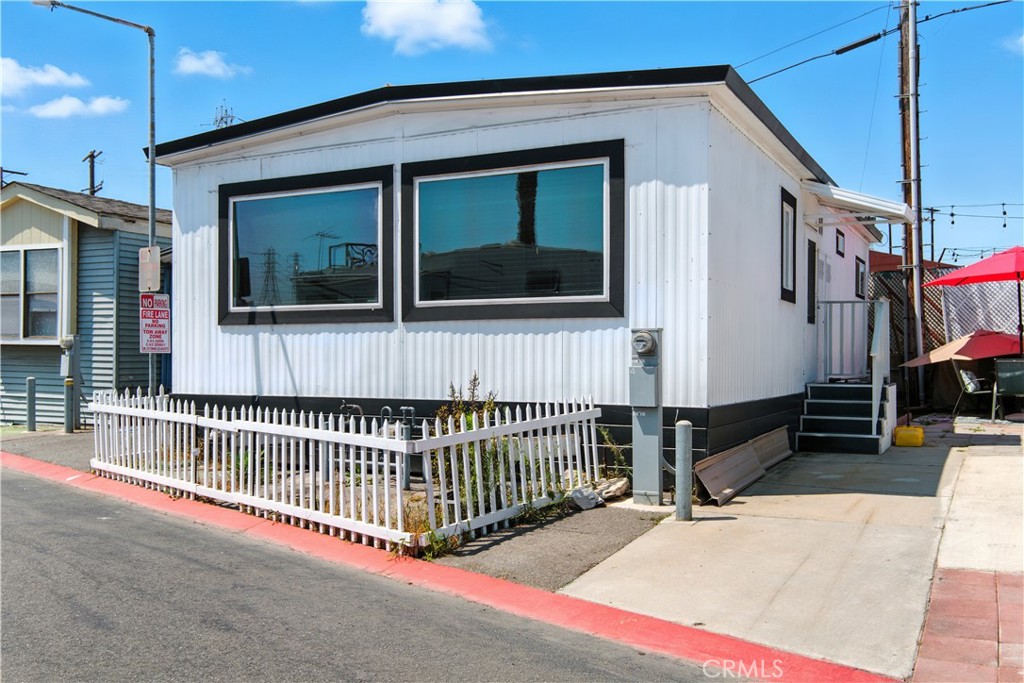 1900 W. Artesia Blvd 4 Property Photo 1