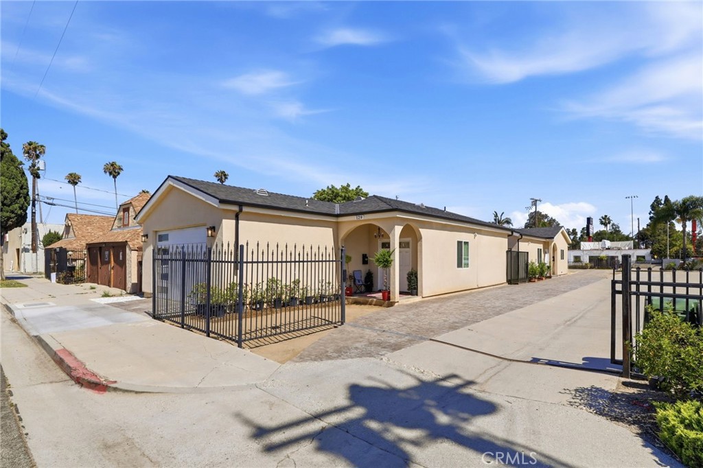 127 E N Street Property Photo 4