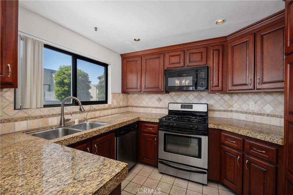 17652 Sergio Circle 202 Property Photo 9