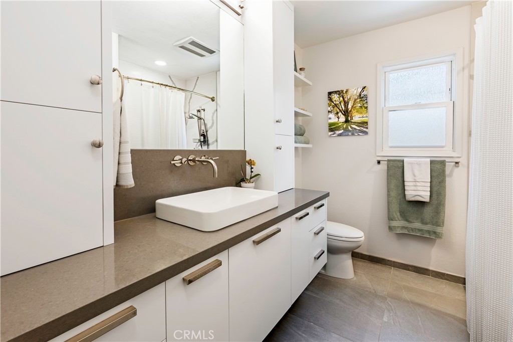 1015 Fathom Property Photo 17