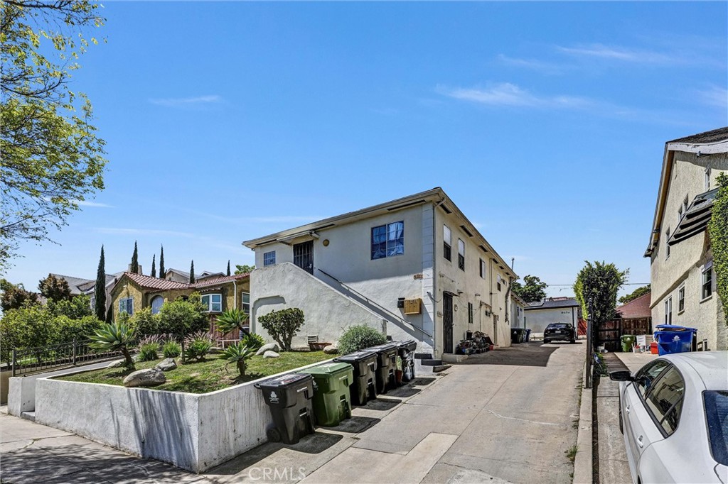 1861 S Redondo Property Photo 3