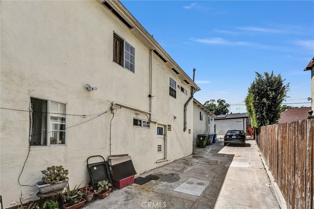 1861 S Redondo Property Photo 4