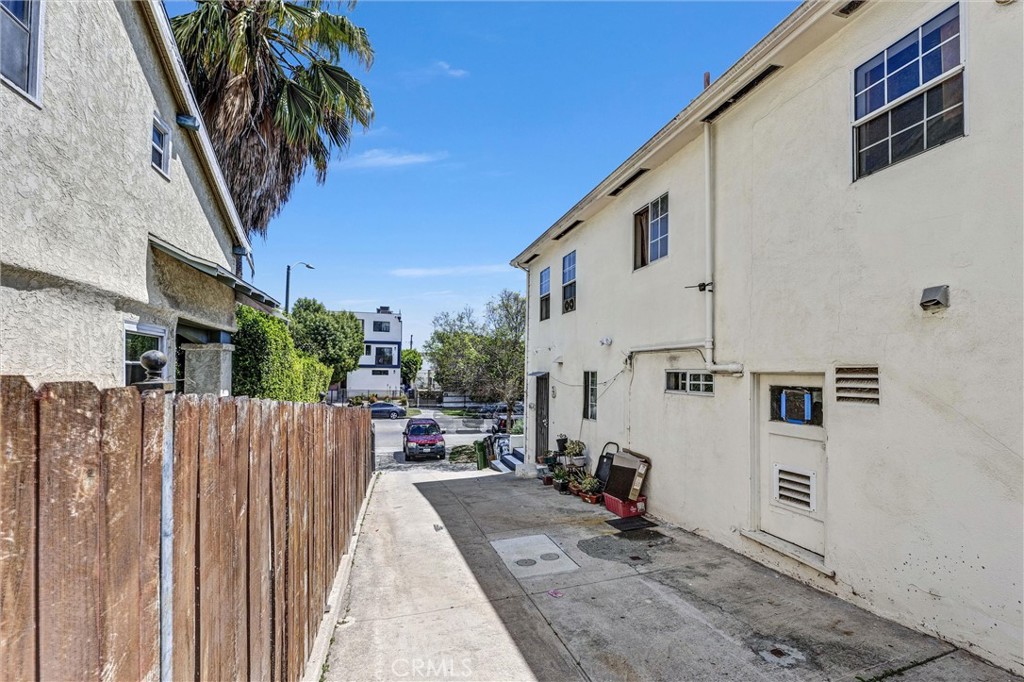 1861 S Redondo Property Photo 6