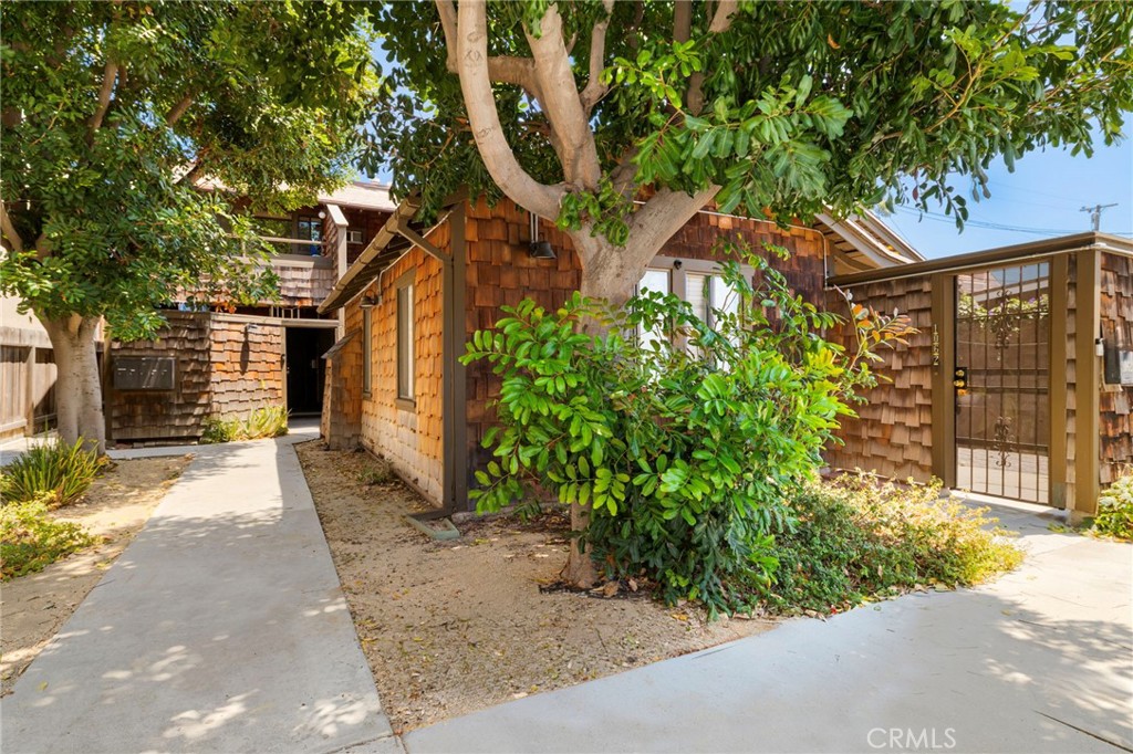 1062 Raymond Property Photo 4