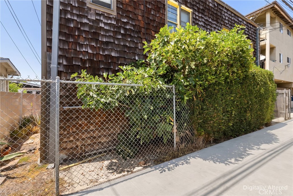 1062 Raymond Property Photo 6