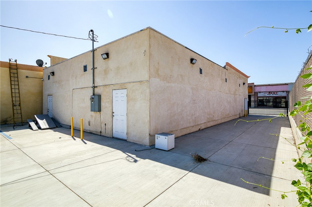 1733 E Anaheim Property Photo 15