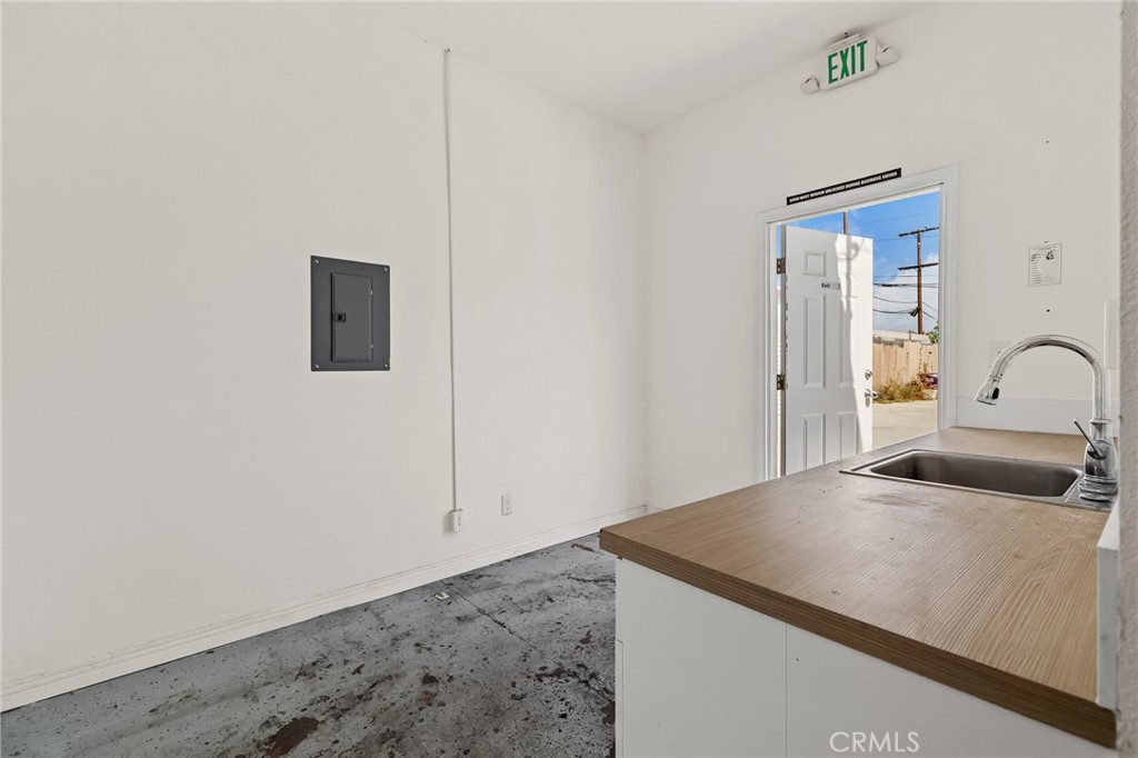 1733 E Anaheim Property Photo 17