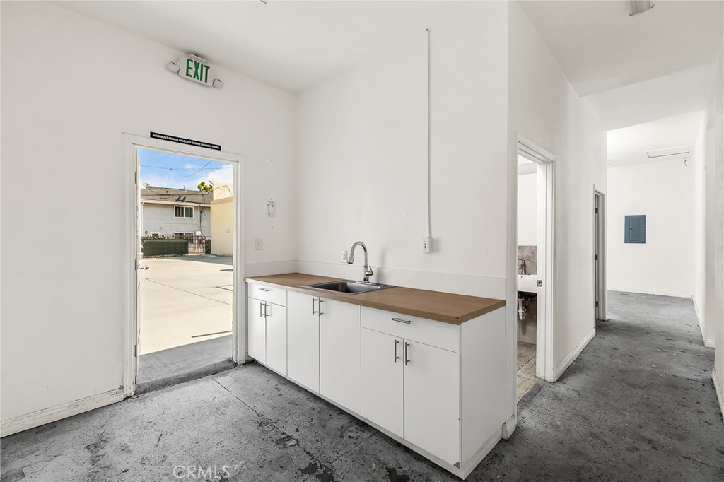 1733 E Anaheim Property Photo 18