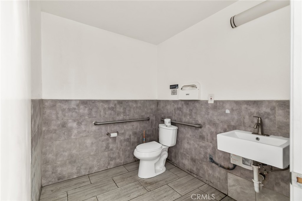 1733 E Anaheim Property Photo 19