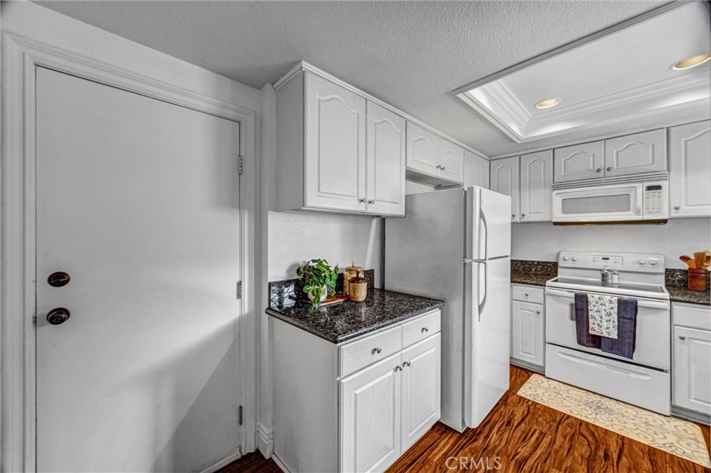 21122 Aqua Property Photo 5