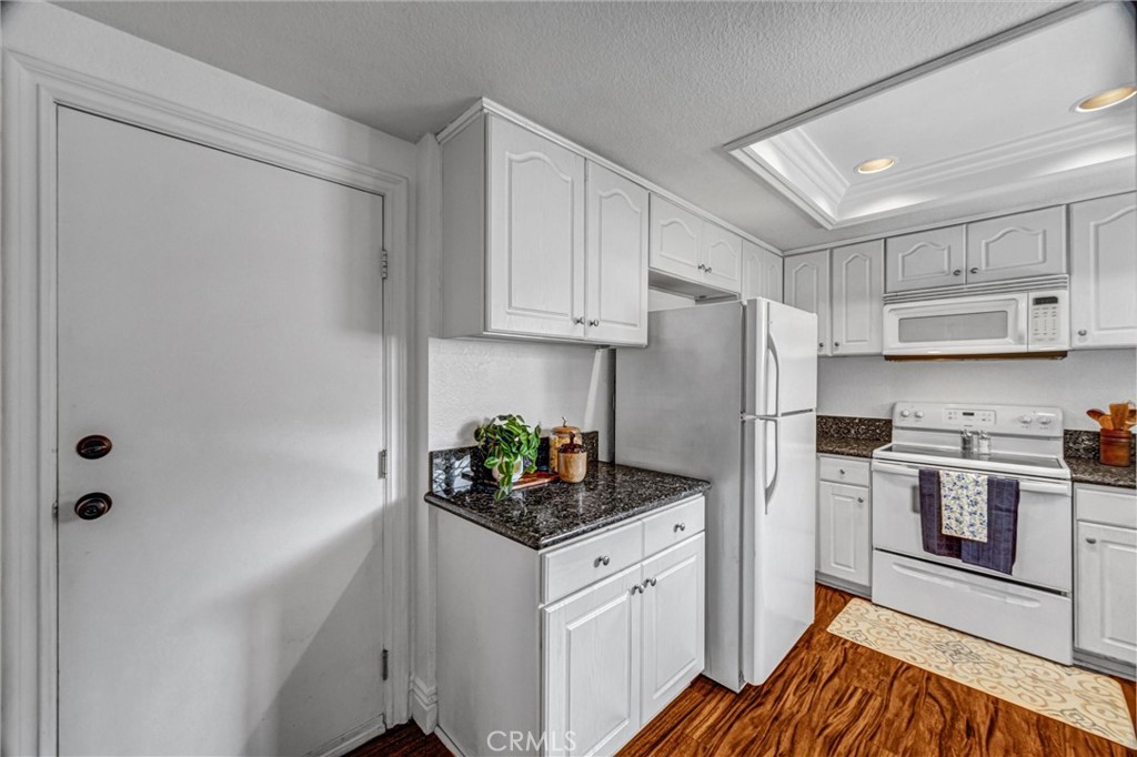 21122 Aqua Property Photo 5