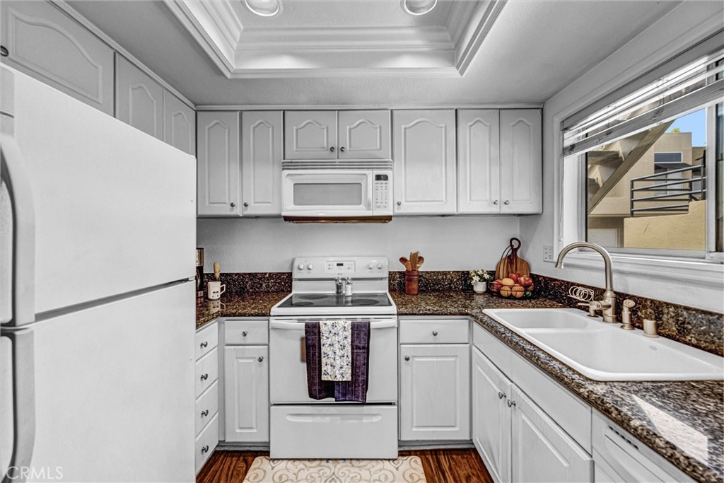 21122 Aqua Property Photo 6