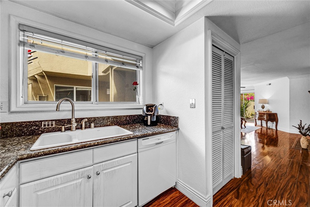 21122 Aqua Property Photo 7