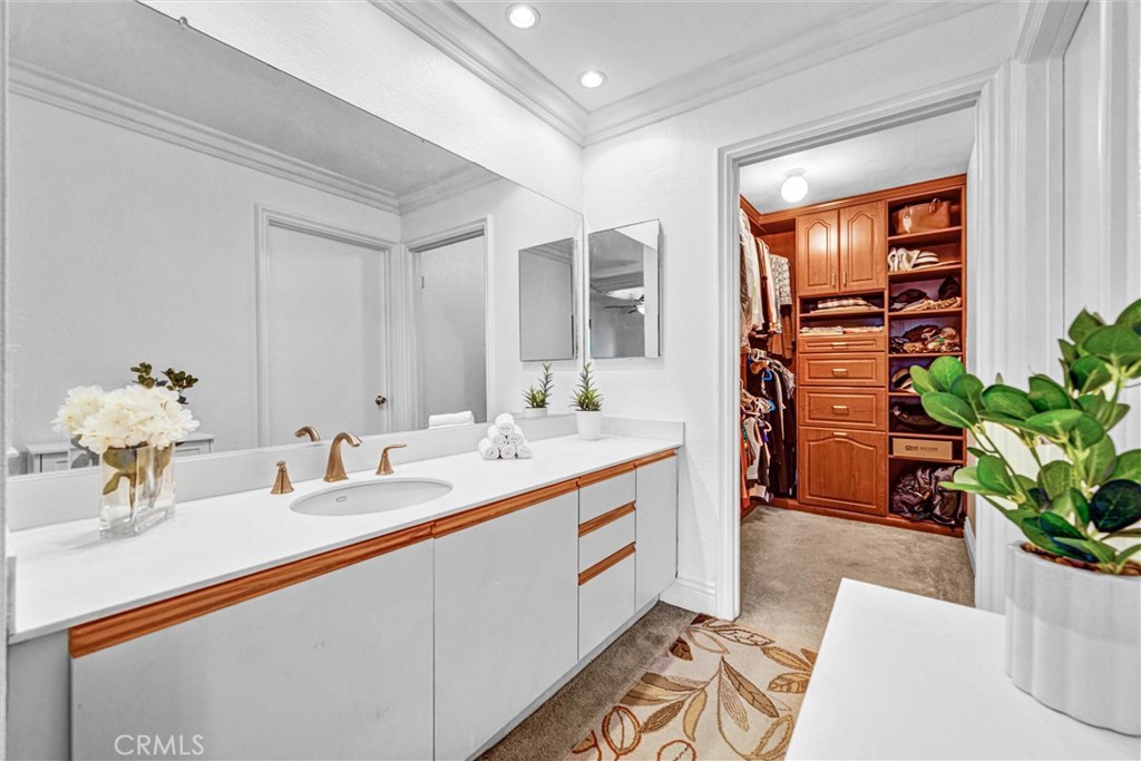 21122 Aqua Property Photo 11
