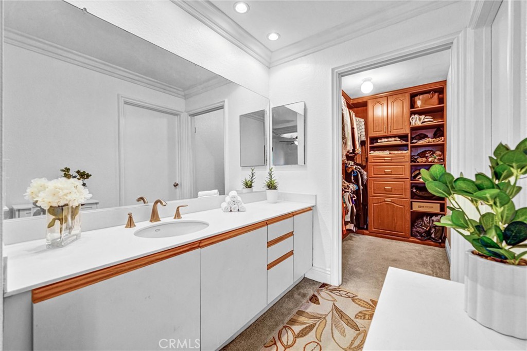 21122 Aqua Property Photo 11