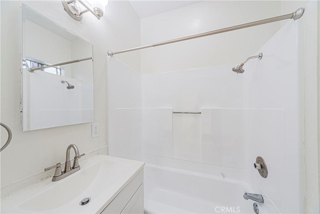 2505 Malabar Property Photo 9
