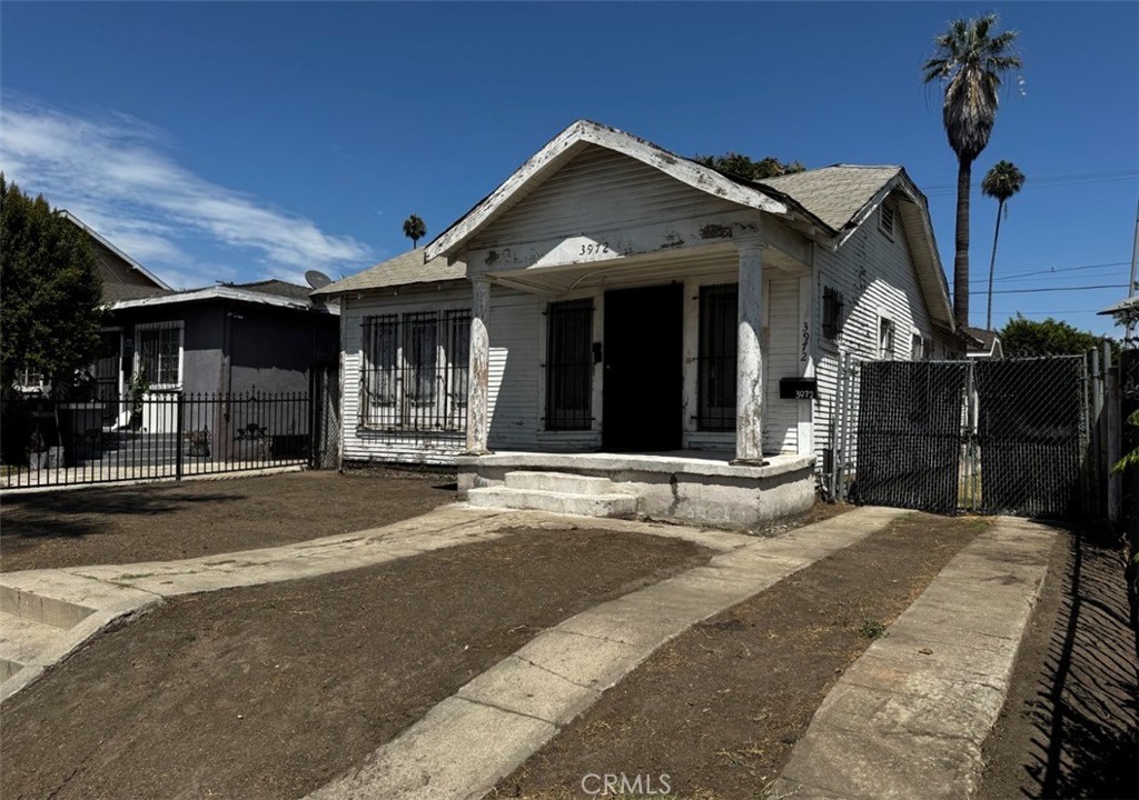 3972 S Hobart Property Photo 2