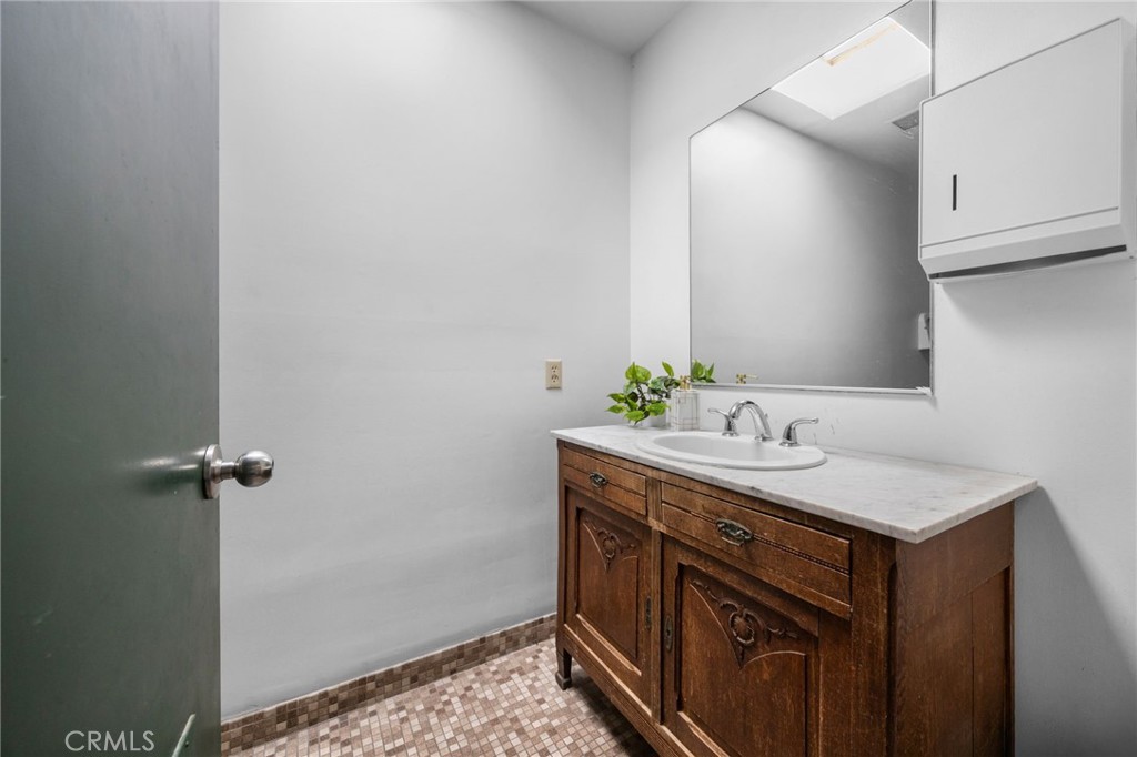 630 S Glassell Property Photo 32