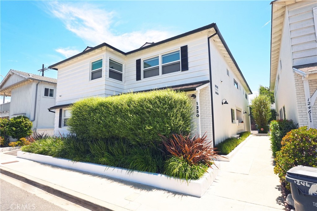 1250 Manhattan Beach Property Photo 2