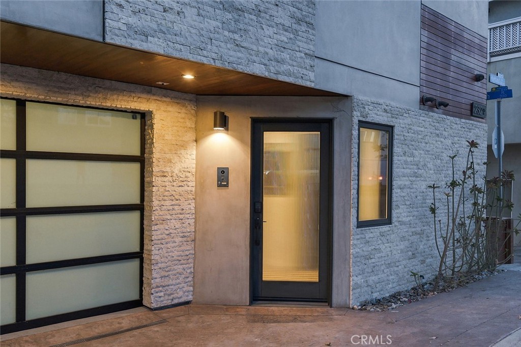 232 30th Property Photo 8