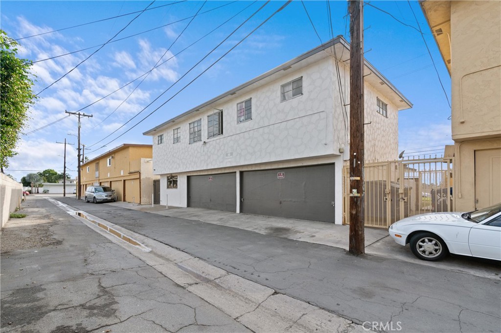 1110 N East Property Photo 6
