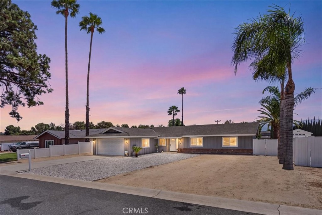2090 Paddock Property Photo 1
