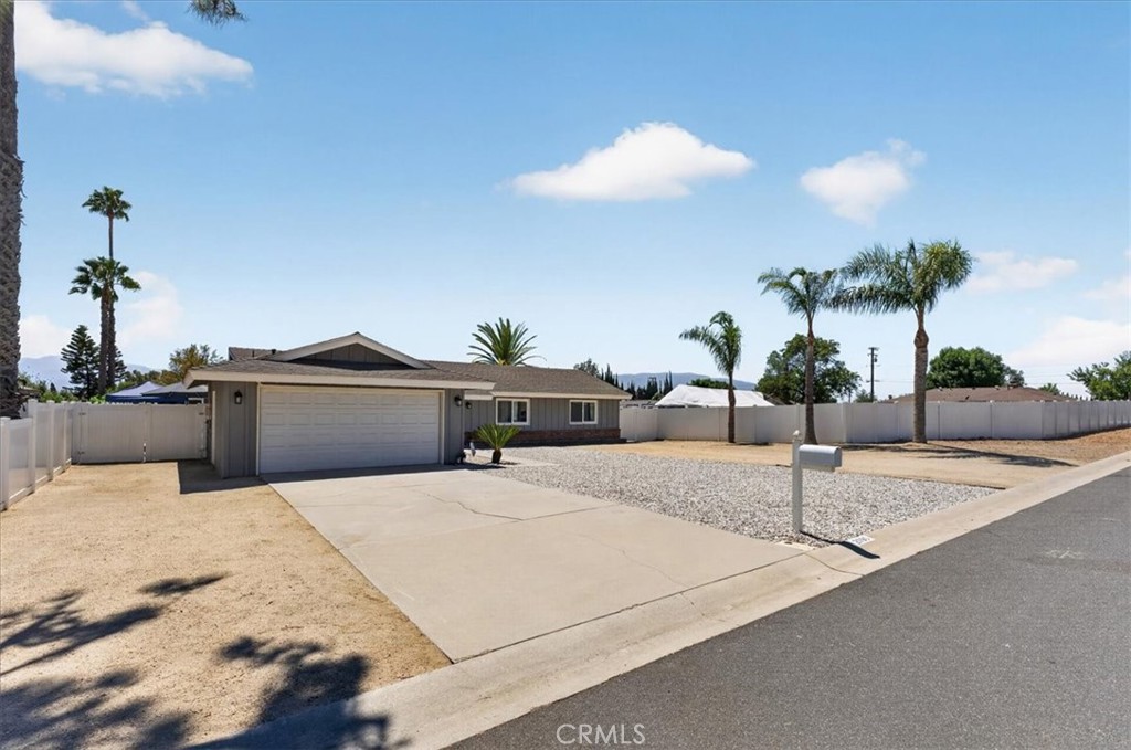 2090 Paddock Property Photo 2